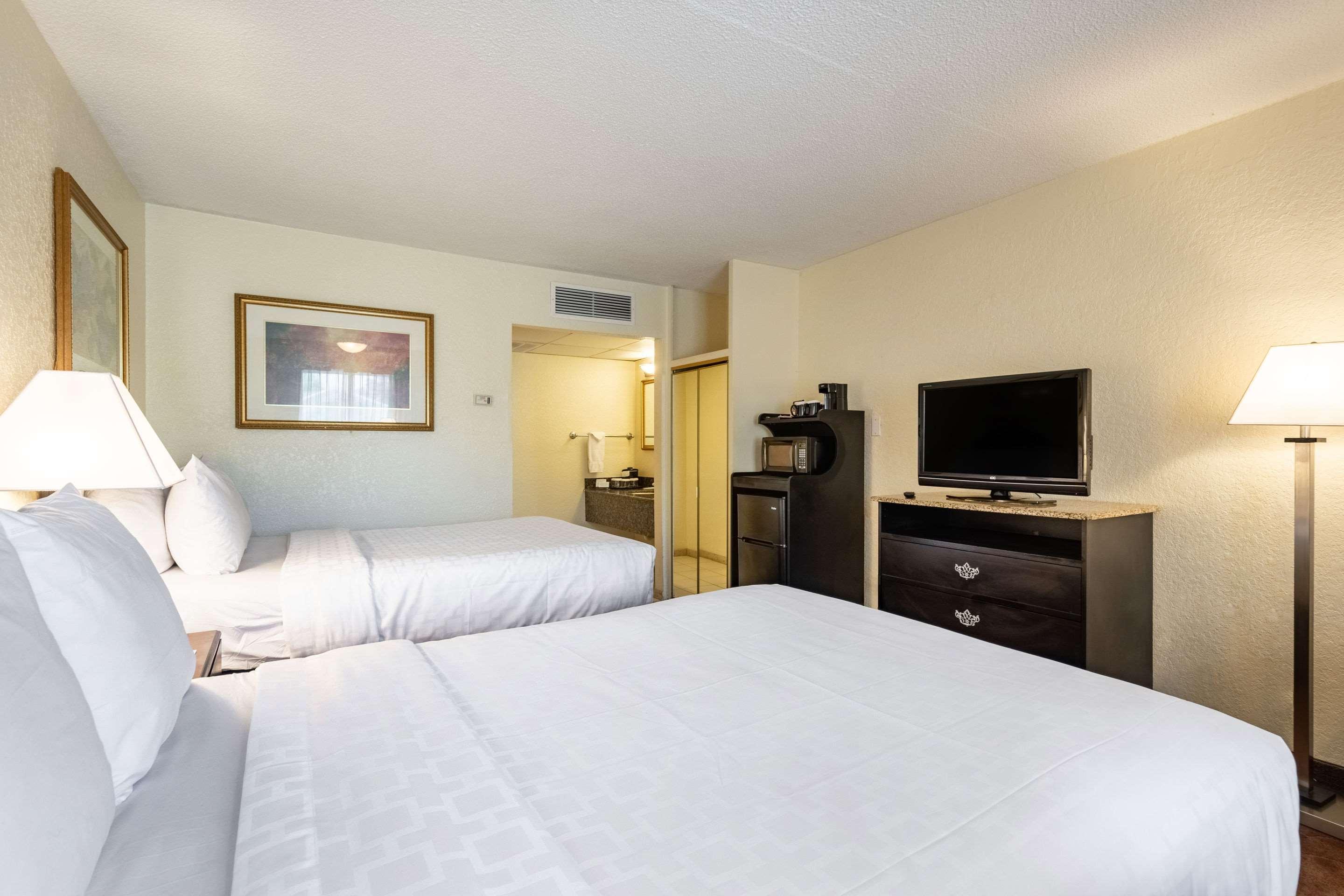 Clarion Inn & Suites Central Clearwater Beach Εξωτερικό φωτογραφία