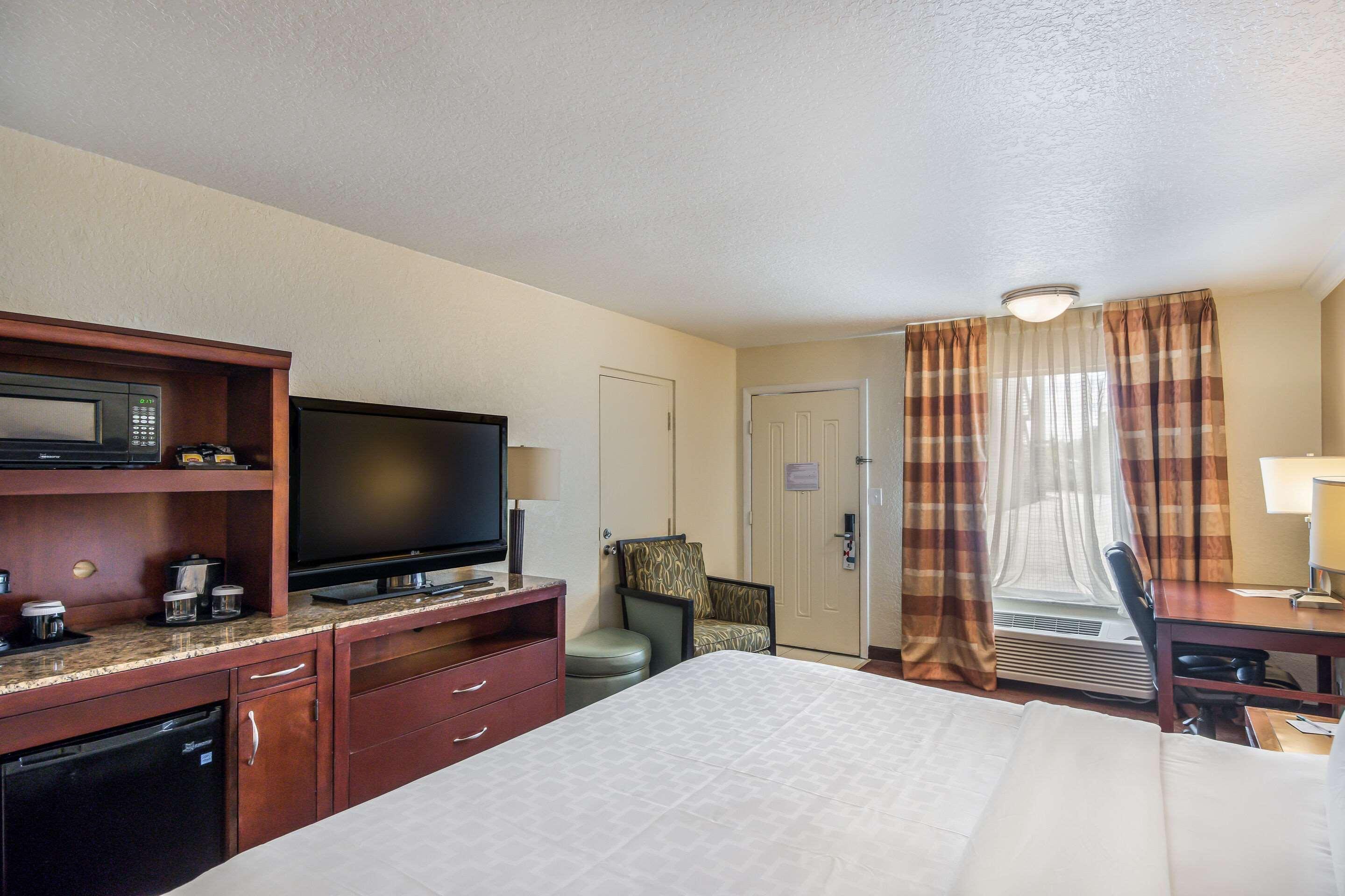 Clarion Inn & Suites Central Clearwater Beach Εξωτερικό φωτογραφία