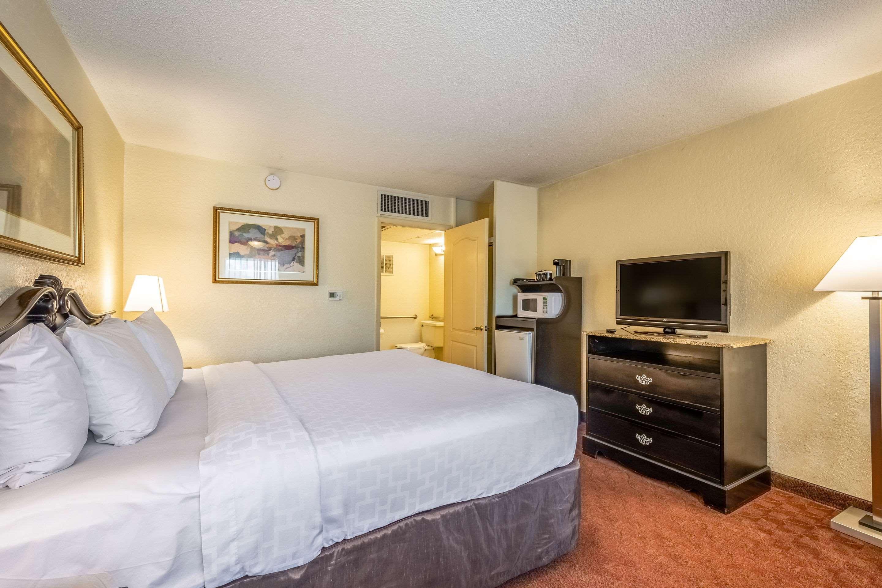 Clarion Inn & Suites Central Clearwater Beach Εξωτερικό φωτογραφία