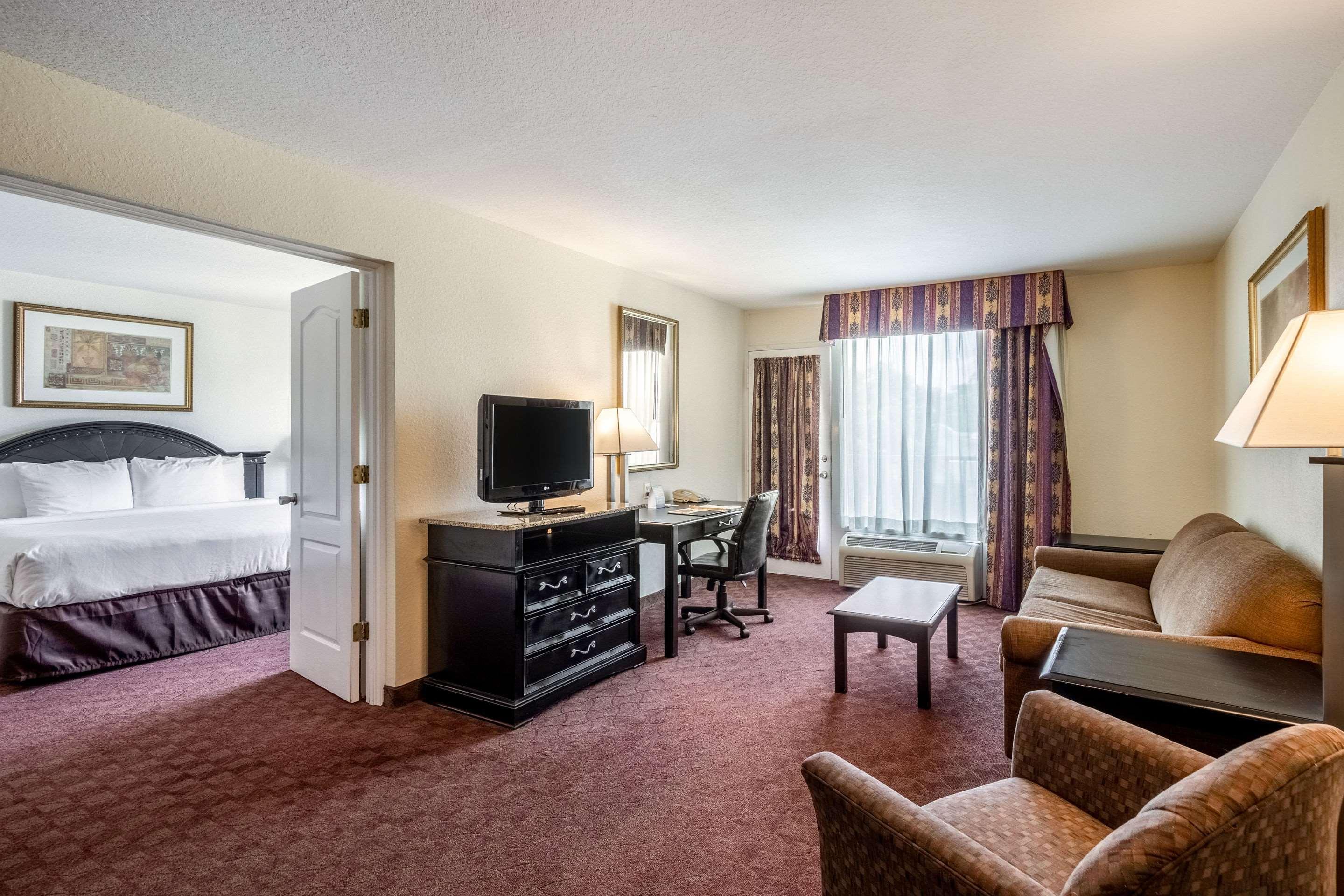 Clarion Inn & Suites Central Clearwater Beach Εξωτερικό φωτογραφία