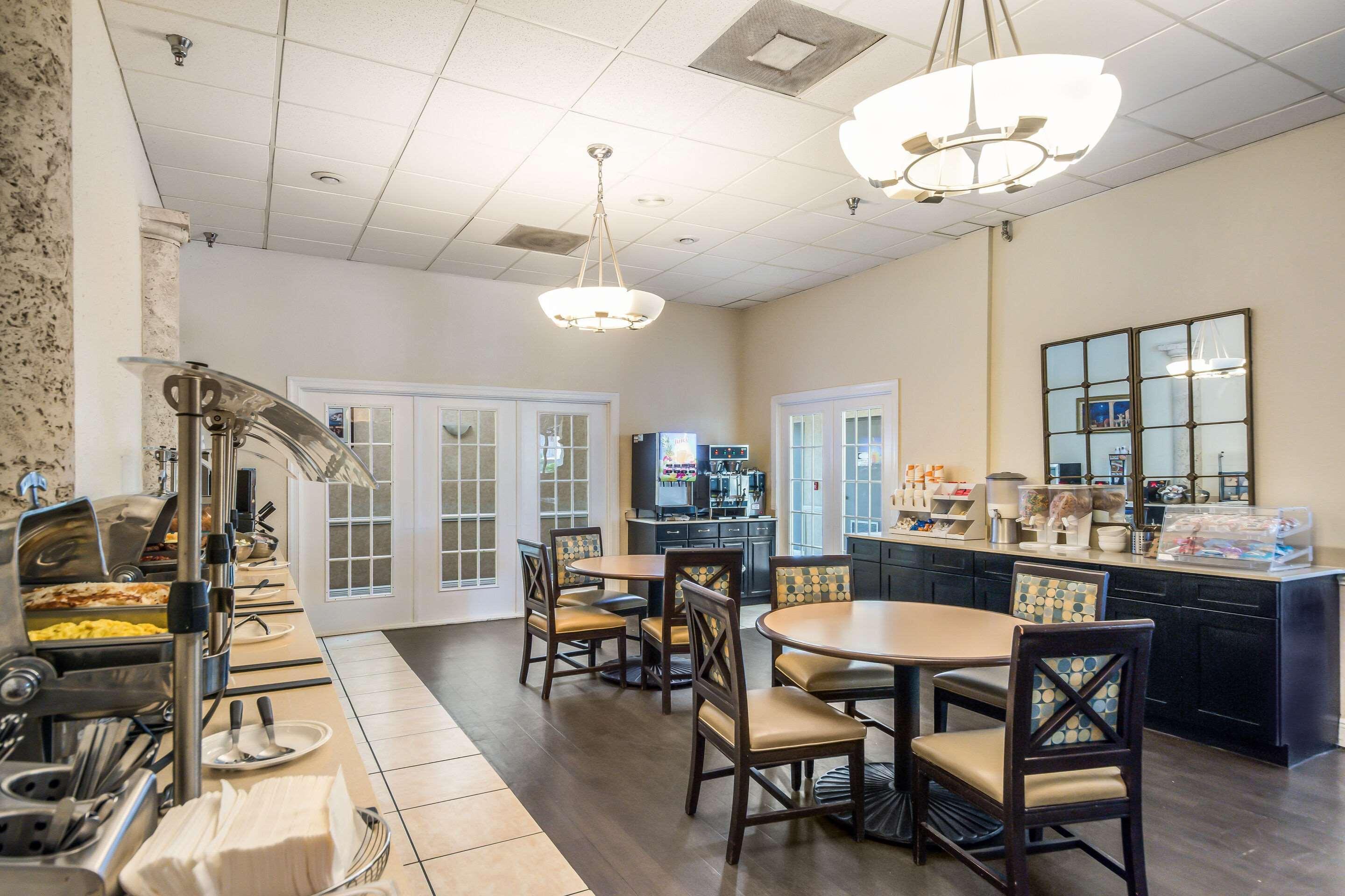 Clarion Inn & Suites Central Clearwater Beach Εξωτερικό φωτογραφία