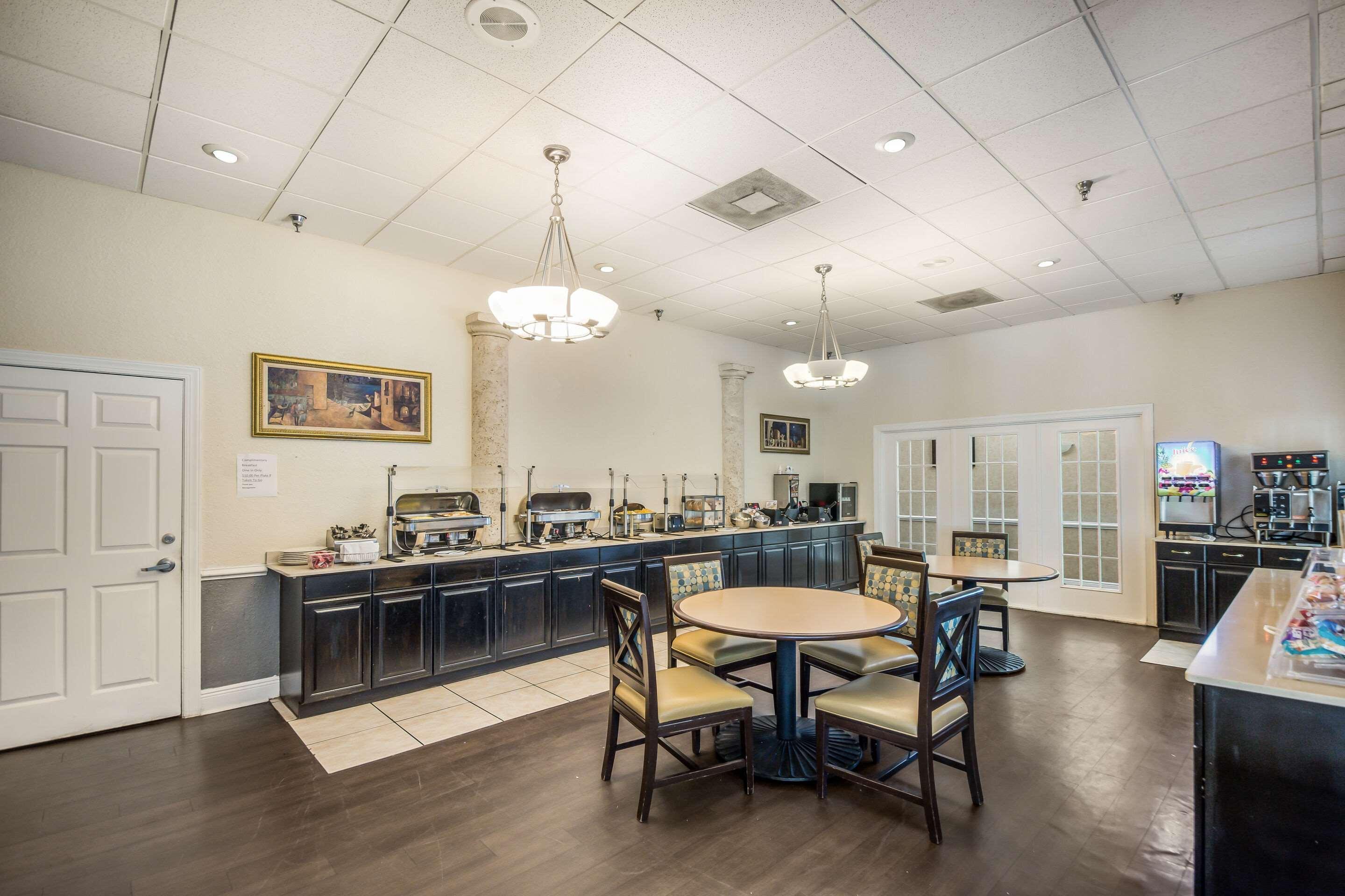 Clarion Inn & Suites Central Clearwater Beach Εξωτερικό φωτογραφία