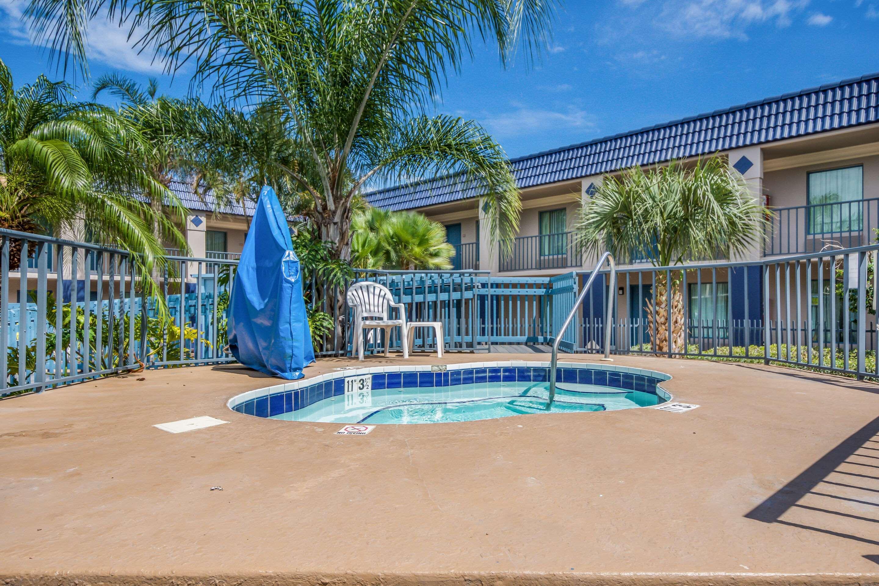 Clarion Inn & Suites Central Clearwater Beach Εξωτερικό φωτογραφία