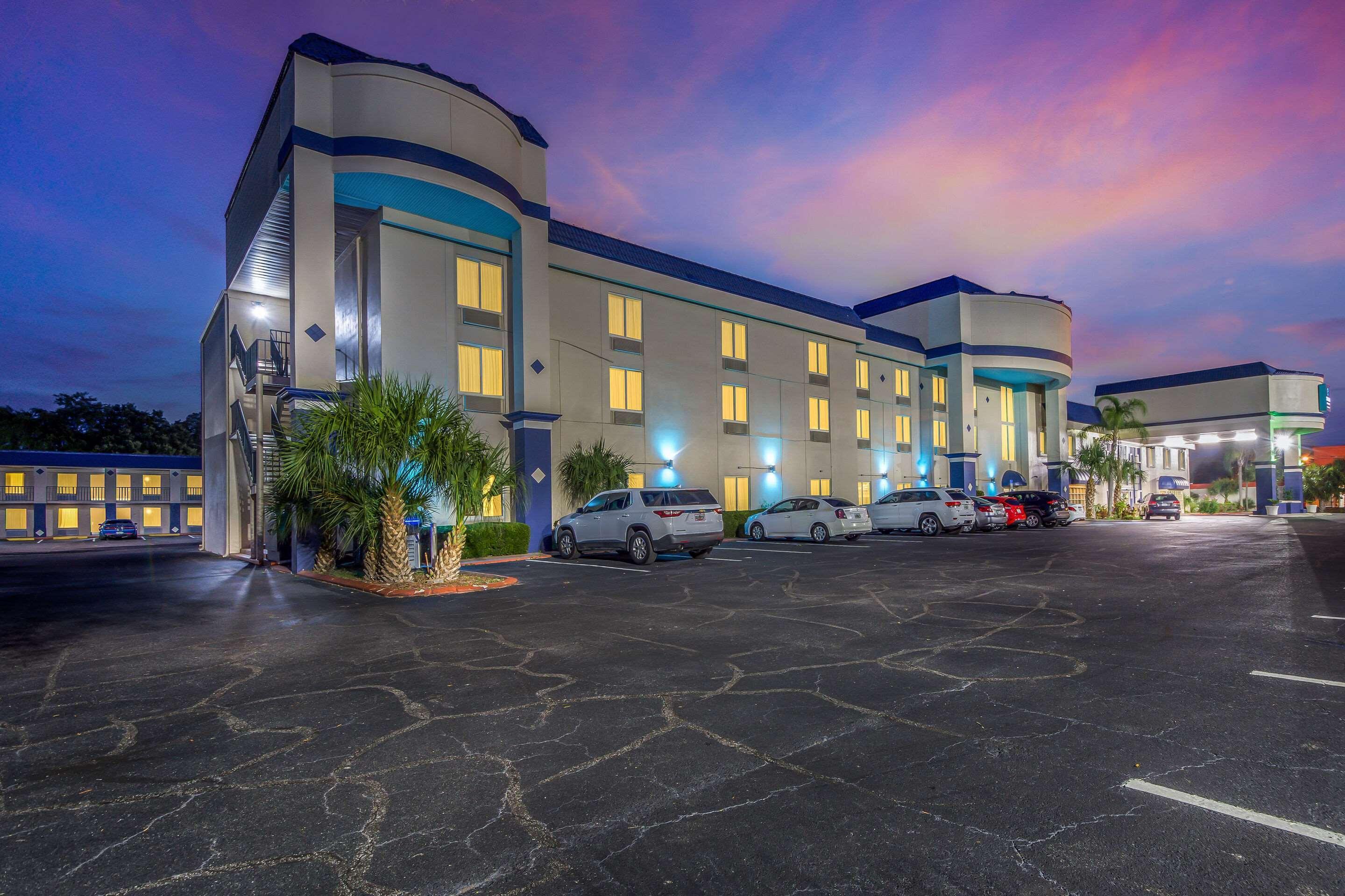 Clarion Inn & Suites Central Clearwater Beach Εξωτερικό φωτογραφία