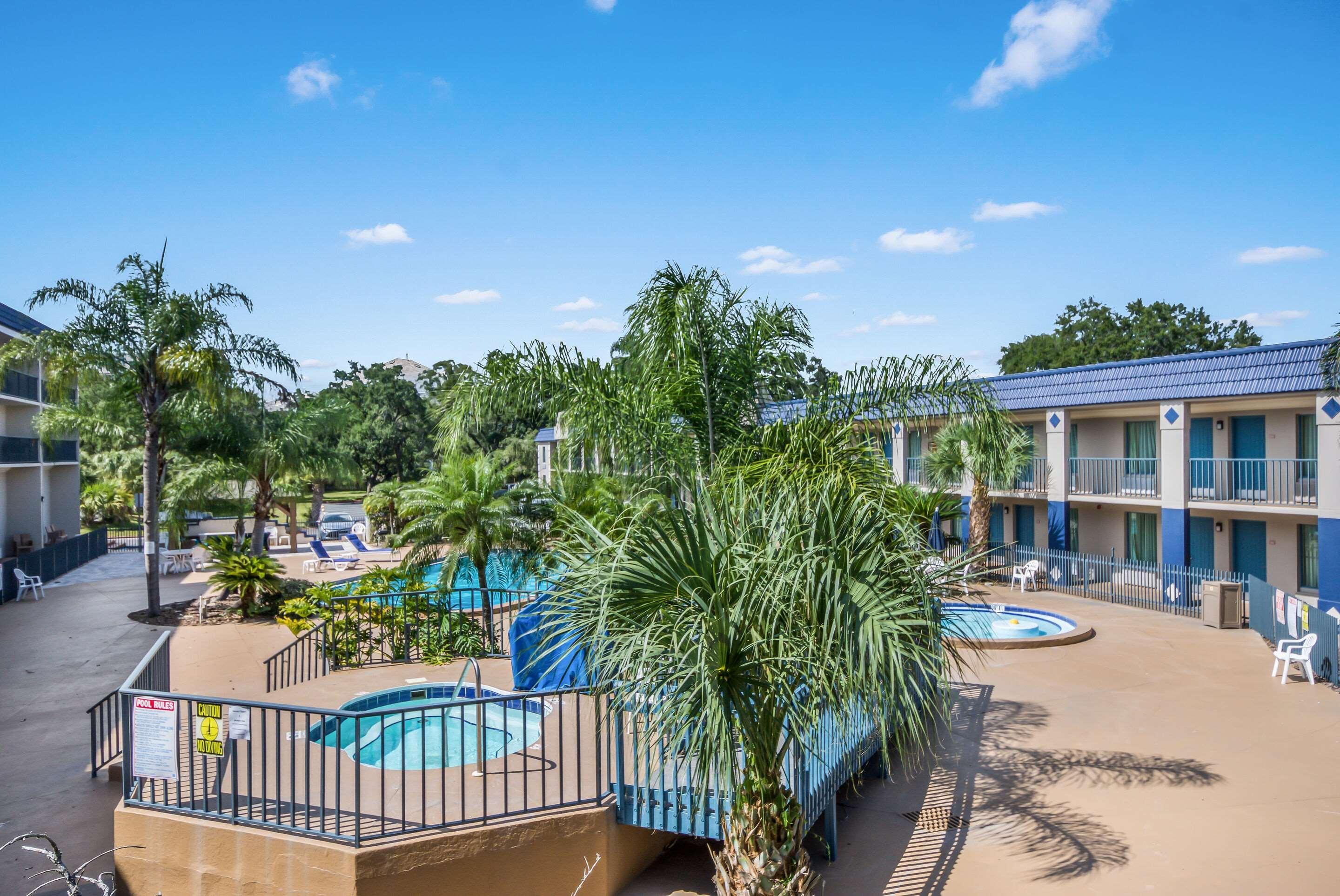 Clarion Inn & Suites Central Clearwater Beach Εξωτερικό φωτογραφία
