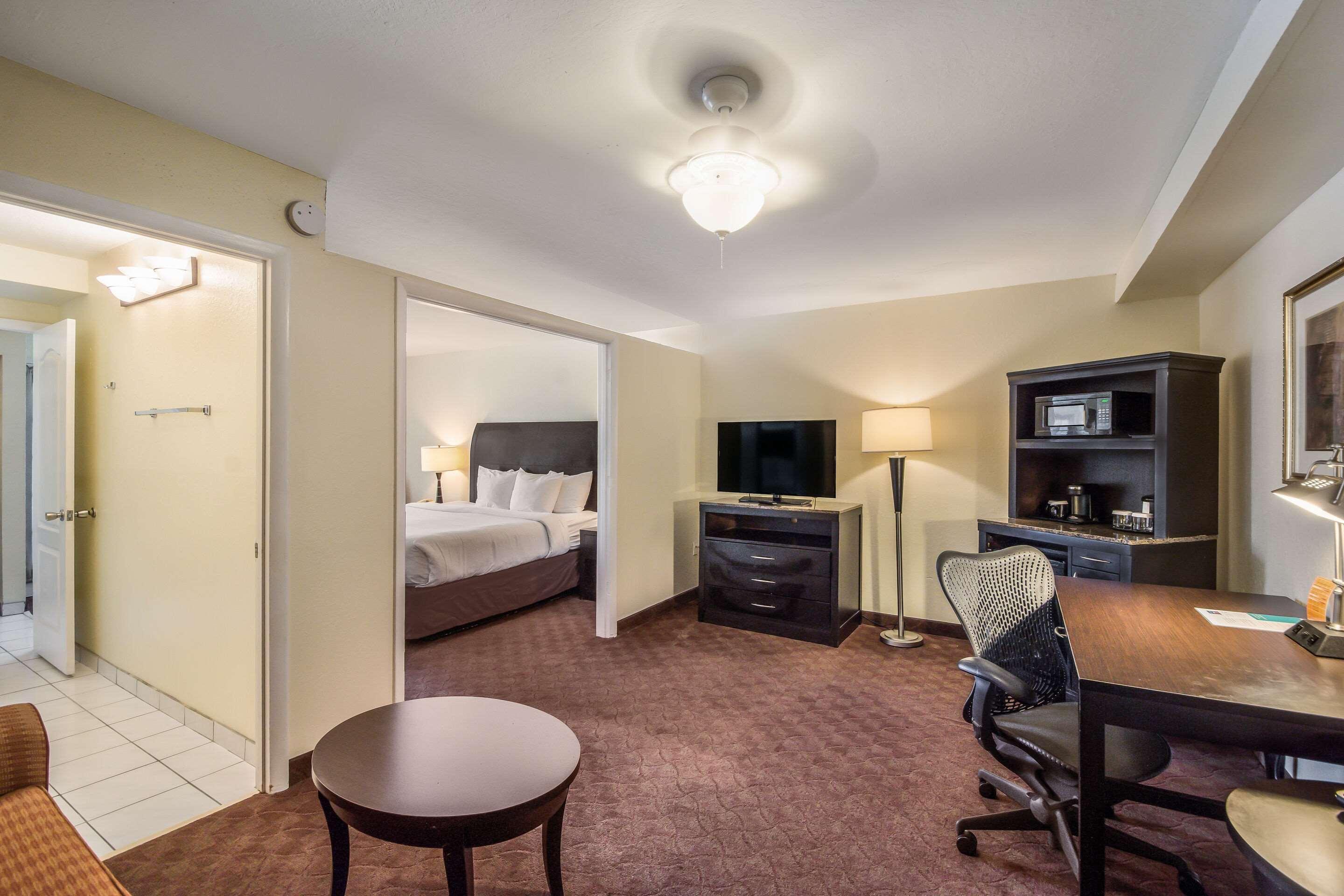 Clarion Inn & Suites Central Clearwater Beach Εξωτερικό φωτογραφία